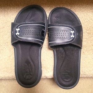 Under Armour Black Foam Velcro Slides Big Boys/Mens Size 7. Great shape!